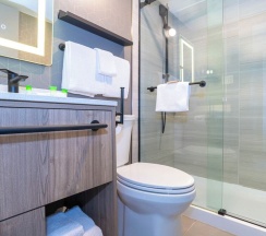 Четырёхместный номер Standard в Sandman Hotel Vancouver Downtown