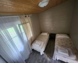 Номер Comfort с балконом и с видом на реку в Лукаморие