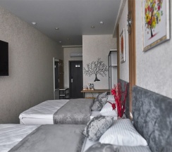 Номер с двумя двуспальными кроватями (4) в July hotel