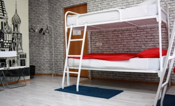 Кровать в 8-местном общем номере в Sky Hostel