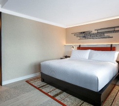 Двухместный номер Guest двуспальная кровать в DoubleTree by Hilton Bangkok Ploenchit