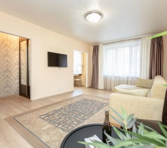 Апартаменты с 2 комнатами с балконом в Апартаменты Ladgorna на Независимости 74