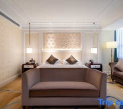 Номер Luxury в Phoenix Hotel
