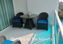 Апартаменты с 2 комнатами в Light, airy, east facing 2 bed/2 bath pool views