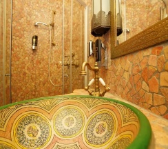 Двухместный номер Superior с видом на сад двуспальная кровать в Hotel Villa Oriental & Restaurant