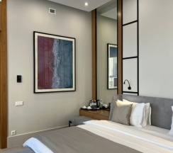 Двухместный полулюкс с красивым видом из окна двуспальная кровать в Neos Hotel