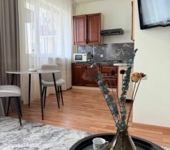 Уютная квартира с отдельной спальней рядом с озером в Как Дома 05