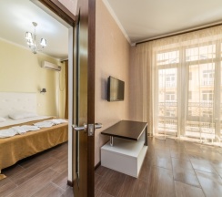 Семейный Комфорт с балконом в Протос