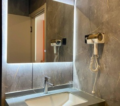 3-местный 1-комнатный номер стандарт улучшенный в Holiday hotel