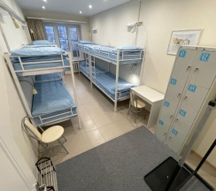 Кровать в 8-местном общем номере в Люкс-сон