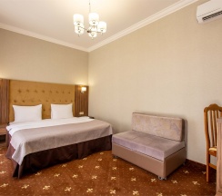 Номер первой категории "Улучшенный комфорт с балконом" в Mari