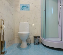 Улучшенный трехместный с двуспальной и односпальной кроватями в Скайвью сити