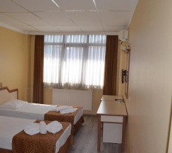 Двухместный номер Economy с красивым видом из окна двуспальная кровать в Ayvalik Palas Hotel