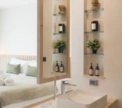 Номер Deluxe с балконом и с красивым видом из окна в Niranapa Boutique Resort