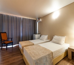 Стандартный номер с балконом на двоих и видом на море (корпус Б) в Оптимист