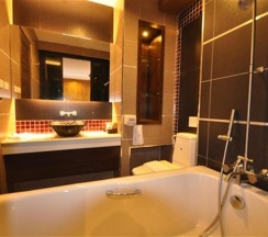 Двухместный номер Deluxe двуспальная кровать в Chalelarn Hotel