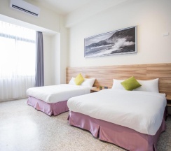 Четырёхместный номер Standard в Rainbow Hotel