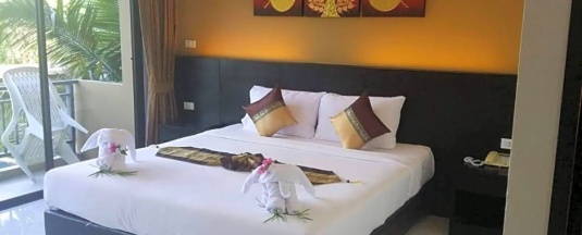 Двухместный номер Deluxe с балконом двуспальная кровать в Nai Yang Beach Hotel