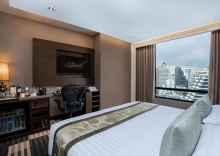 Двухместный номер клубный Corner Premium двуспальная кровать в The Landmark Bangkok