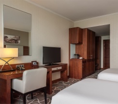 Классический номер с двумя кроватями в Sheraton Skypoint Luxe Hotel