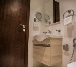Одноместный люкс Royal с балконом в Naylover Hotel Suites