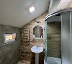 Многоместный смешанный номер Двухкомнатный люкс с кухней 10 в Счастливый слон