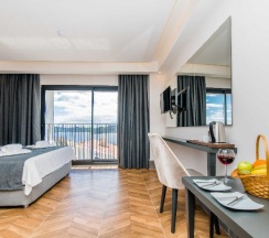 Двухместный номер Standard с балконом двуспальная кровать в Kas Pier Hotel