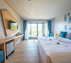 Двухместный номер Deluxe с видом на море двуспальная кровать в Golden Paradise Hotel