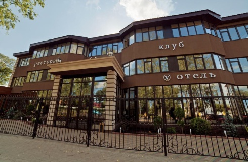 с. Печерск: Отель Вояж