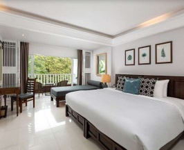 Четырёхместный люкс семейный с 2 комнатами с балконом в Thavorn Palm Beach Resort Phuket