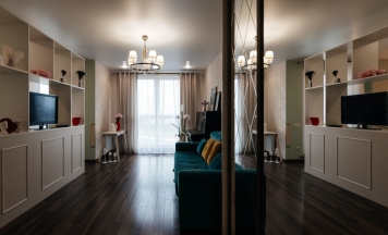 Четырёхместные апартаменты c 1 комнатой с балконом и с видом на город в Апартаменты Афина Паллада