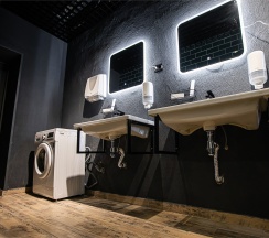 Общий блок для мужчин и женщин в Caps Lock Hostel