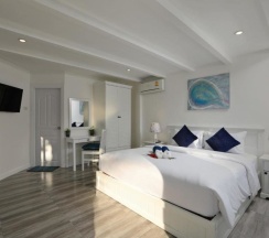 Двухместный номер Deluxe с видом на море двуспальная кровать в Kata White Villas