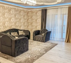 Семейный коттедж с балконом и с красивым видом из окна в Усадьба в горах