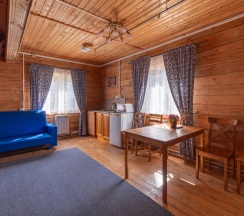 Двухместный коттедж Крестьянский двуспальная кровать в Ателика Улиткино