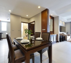 Двухместный люкс Executive с балконом двуспальная кровать в Grand Asoke Suites Boutique Residence