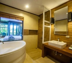 Двухместный люкс Deluxe с видом на сад (двуспальная кровать) в Chaokoh Phi Phi Hotel & Resort
