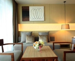 Четырёхместный номер Pool Access Sunset Grand Deluxe в Phuket Graceland Resort And Spa