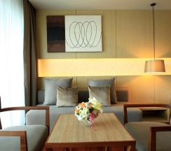 Четырёхместный номер Pool Access Sunset Grand Deluxe в Phuket Graceland Resort And Spa