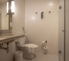 Двухместный номер Standard двуспальная кровать в ibis budget BH Afonso Pena Savassi