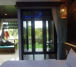 Двухместный люкс Deluxe с видом на сад (двуспальная кровать) в Chaokoh Phi Phi Hotel & Resort