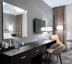 Улучшеный стандартный номер в Holiday Inn