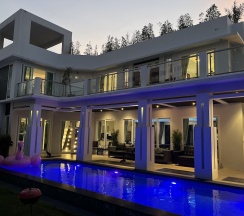 Вилла Deluxe с 4 комнатами в Villas In Pattaya