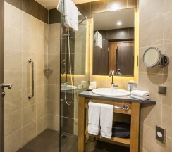 НОМЕР С ДВУМЯ ОДНОСПАЛЬНЫМИ КРОВАТЯМИ (TWIN) в Doubletree by Hilton Tyumen