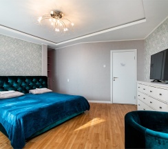 Жилая комната с двухспальной кроватью в 3-х квартире с общим санузлом и кухней Ш10-24 (1-2) в Какаду