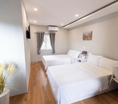 Четырёхместный семейный номер Standard в Cosmos Hotel Nha Trang