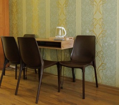 Четырехместный семейный номер с 1 двуспальной и 2 раздельными полуторными кроватями в Парк Культуры