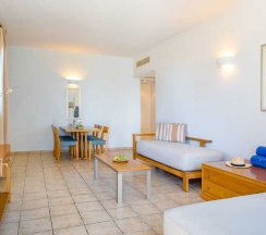 Люкс с 2 комнатами в Louis Althea Beach Hotel