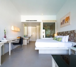 Номер Deluxe с видом на бассейн в The Briza Beach Resort Khaolak