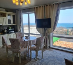 Вилла с балконом и с красивым видом из окна в Гостевой дом